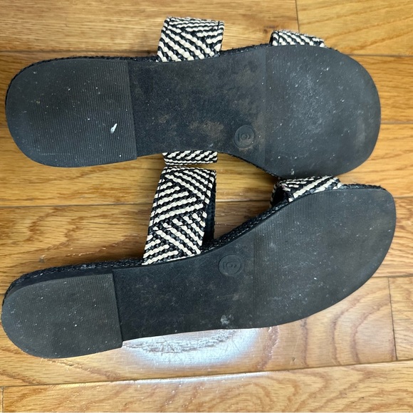 Universal Thread Black and Cream Woven Two Band Slide Sandals — Size 6 - Picture 5 of 5